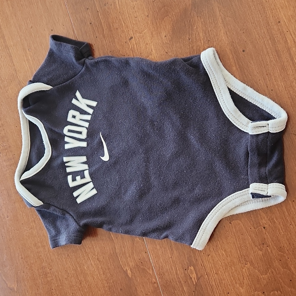 New York Yankees Baby Onesies Set - Picture 2 of 4